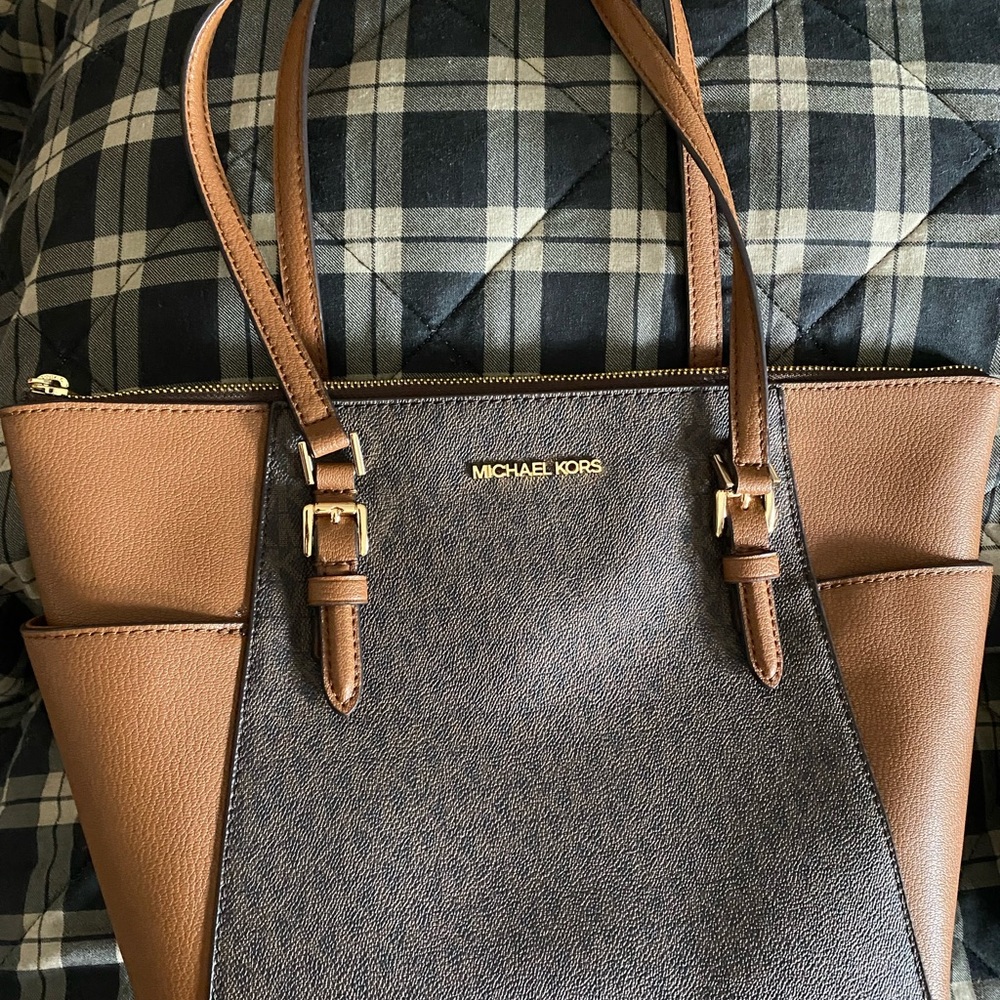 Michael Kors Charlotte tote. Brown in excellent condition